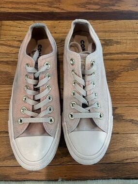 Converse Low Top Canvas Sneakers in Blush Pink